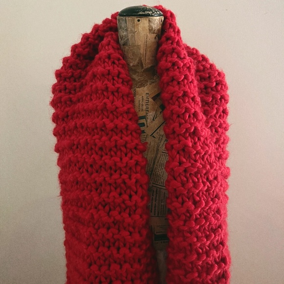 Hand-knit, extra-bulky, extra-long, red blanket scarf - Picture 6 of 10
